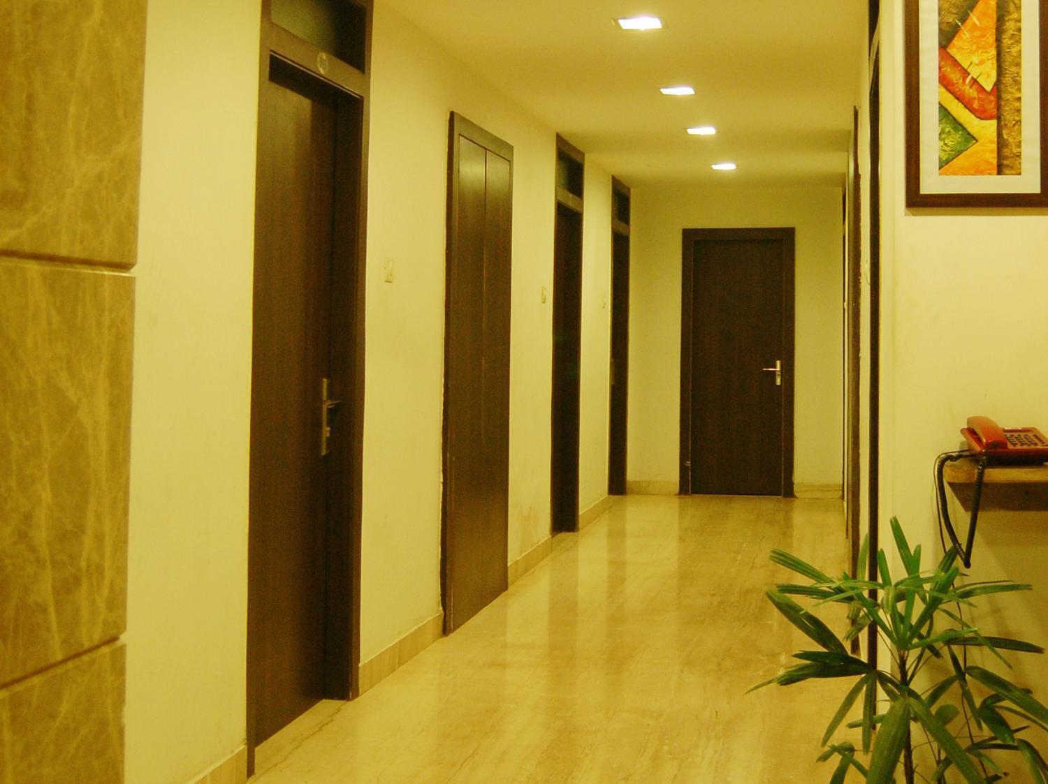Hotel Crown Palace Allāhābād Junction Екстериор снимка